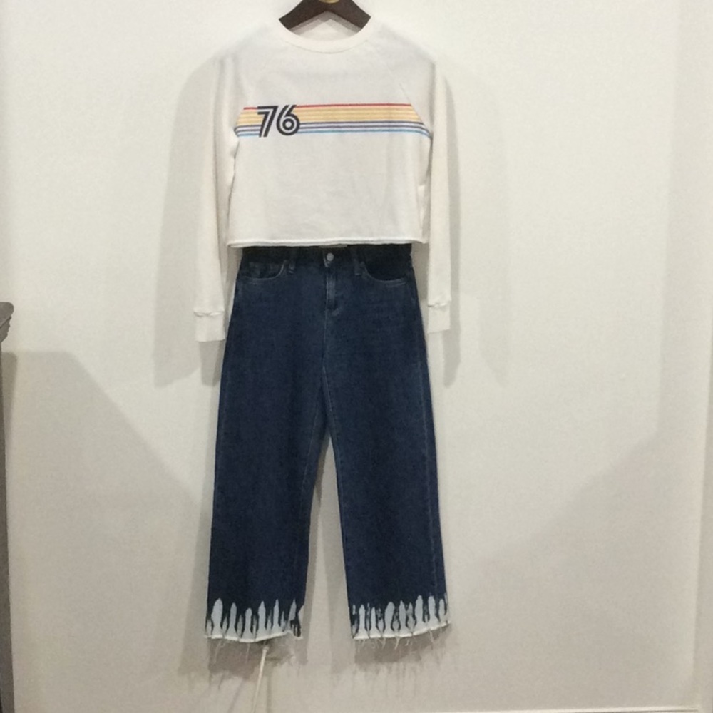 Cropped Sweatshirt and Gap Jeans Outfit